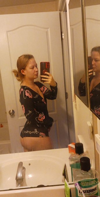 Lil booty cheeks out 😝 https://t.co/VaN7P8ORbS<a href="/tag/horny"class="tags"><span>#horny</span></a><a href="/tag/onlyfans"class="tags"><span>#onlyfans</span></a><a href="/tag/69wyld"class="tags"><span>#69wyld</span></a><a href="/tag/bluerose6969"class="tags"><span>#bluerose6969</span></a>