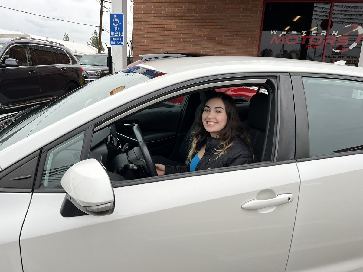 Alxfloresa's tweet photo. My baby bought a car 🥲 https://t.co/pHTdDqhGnX