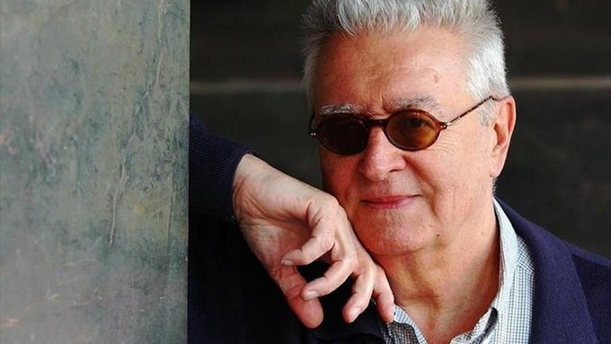 AidaBSanchez's tweet photo. "Había en el aire de despedida, como en la poesía, como en la persona de Paco Uriz, una saludable salutación a la gratitud, al llanto y a la ironía".  

#Uriz organizando la ironía; @cosmejuan @ElPeriodico_Esp https://t.co/Sxt7CqcRwS https://t.co/tk9EN5mTra