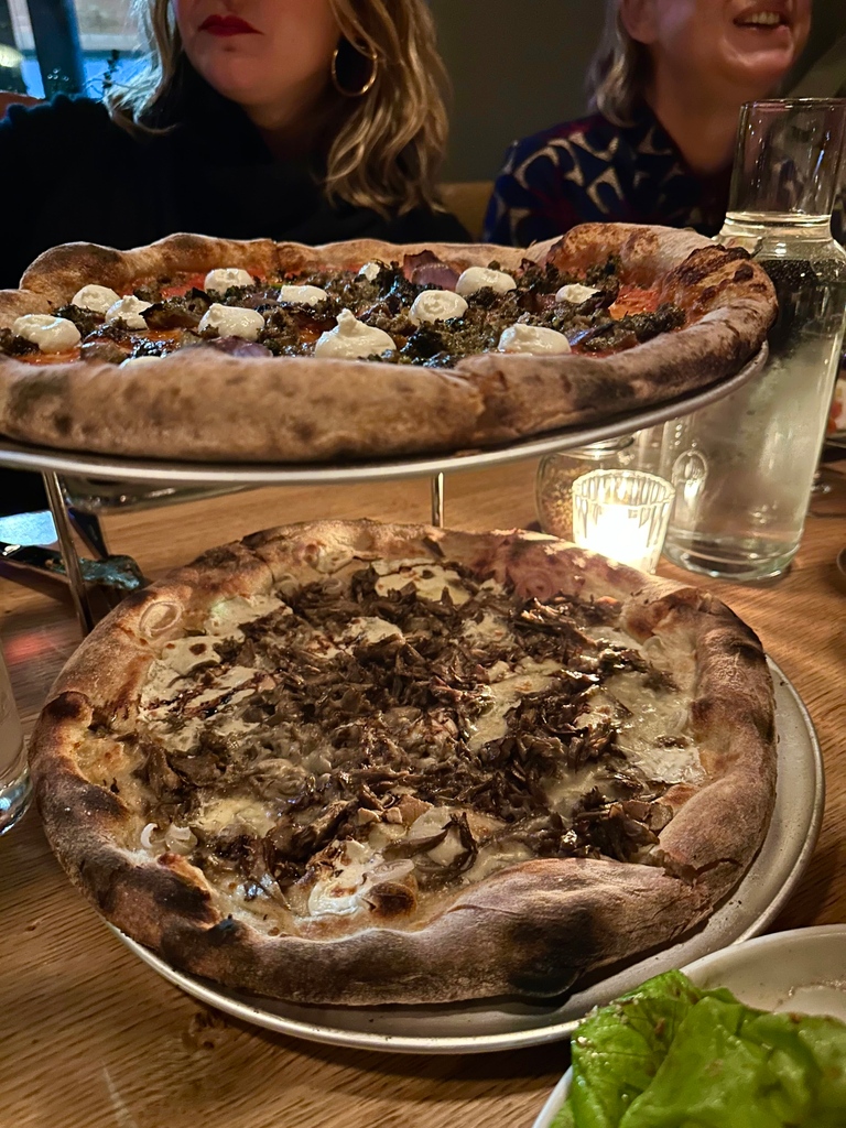 MarySueMilliken's tweet photo. Ultra delicious dinner @mels_nyc with my coalition homies! #melsnyc #mels #regardingher #regardingherfood #ReHer https://t.co/tKVnTlxlZz