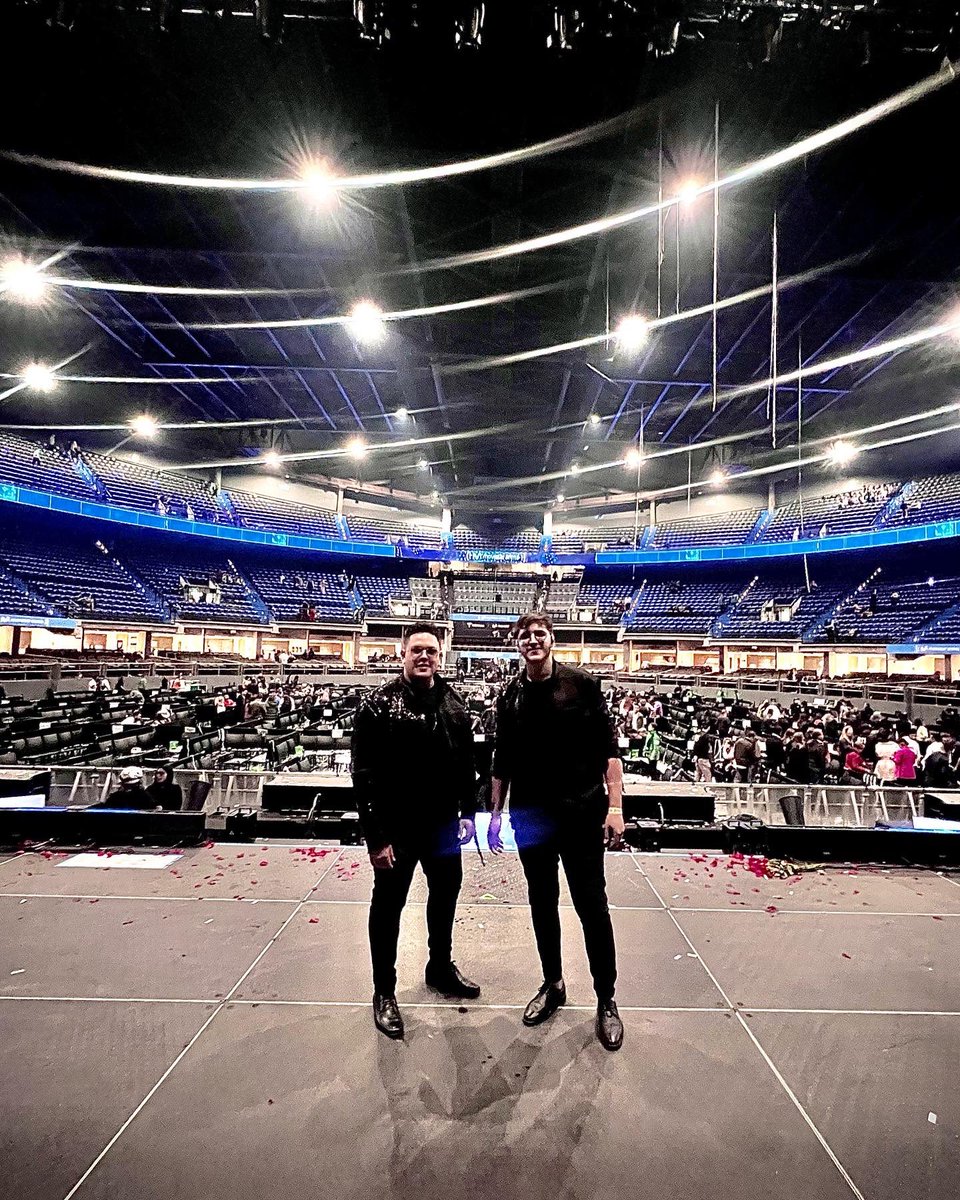 DuoMunoz's tweet photo. 🎼❤️‍🔥 #Muta #MovistarArena #bogota https://t.co/umY7wIY1wC