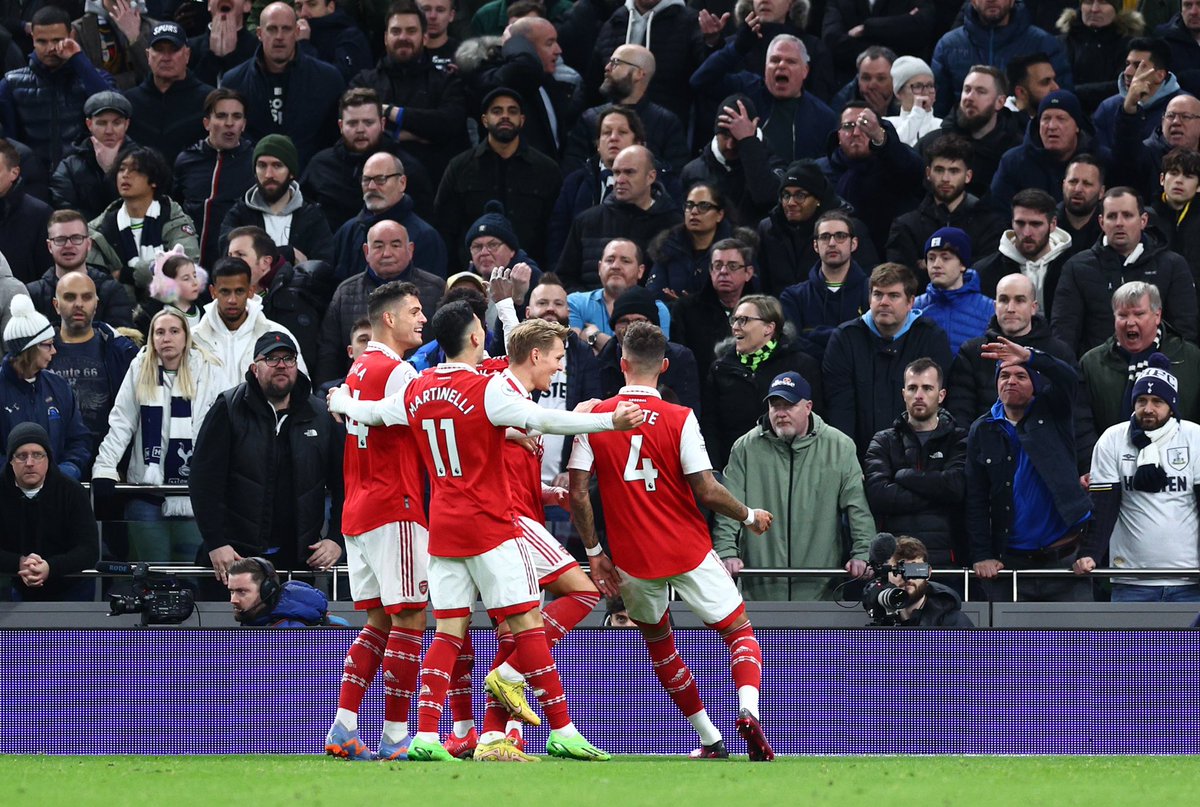 gabimartinelli's tweet photo. Special moment with this club ❤️ I hope you all enjoyed that as much as we did Gooners 👊🔴 https://t.co/QSVjZP4und