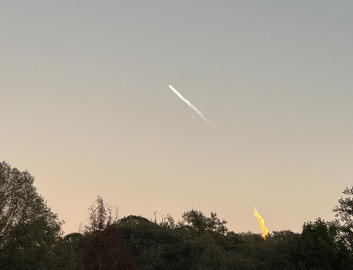 WebsterPam's tweet photo. The first @SpaceX Falcon Heavy launch of 2023. USSF-67 mission https://t.co/SDS0KnSeck