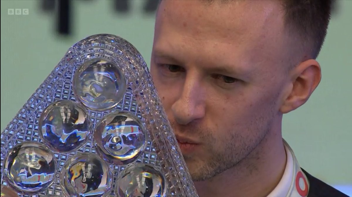 Livesnooker's tweet image. 1️⃣0️⃣ 𝗺𝗼𝗻𝘁𝗵𝘀 𝘀𝗶𝗻𝗰𝗲 𝗵𝗶𝘀 𝗹𝗮𝘀𝘁 🏆 

@juddtrump | #CazooMasters