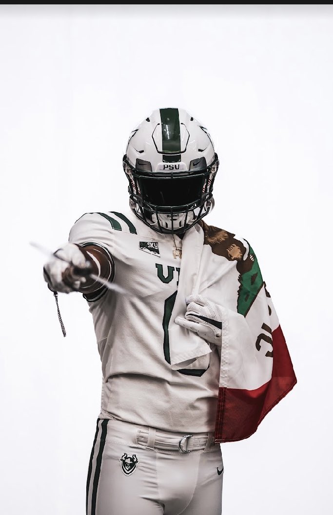 elijaheason_'s tweet photo. Happy to have a New Home💚#GoViks #COMMITED 
@tdaviscoach4 @coachapatterson
@Coach_MarkRhea @recruitbullard @psuviksFB https://t.co/JbmDqlXYZ0