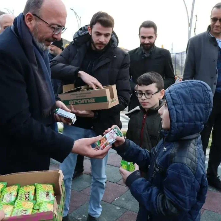 GenclikEmet's tweet photo. 📌 İl başkanımız ve ekibi ilçe başkanlarımızla Emet Sokaklarında Vatandaşlarımız İle Görüşüp Hasbihal Ettiler.
İl başkanımız ve ekibine teşekkür ederiz

#TürkiyeYüzyılı #akparti #KütahyaYüzyılı #Hedef2023 #akpartikütahya #43gündekütahya #KütahyaYüzYılınaÜyeyim
#durmakyokyoladevam https://t.co/weTy5aJYQw