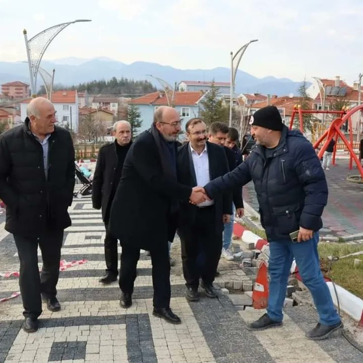 GenclikEmet's tweet photo. 📌 İl başkanımız ve ekibi ilçe başkanlarımızla Emet Sokaklarında Vatandaşlarımız İle Görüşüp Hasbihal Ettiler.
İl başkanımız ve ekibine teşekkür ederiz

#TürkiyeYüzyılı #akparti #KütahyaYüzyılı #Hedef2023 #akpartikütahya #43gündekütahya #KütahyaYüzYılınaÜyeyim
#durmakyokyoladevam https://t.co/weTy5aJYQw