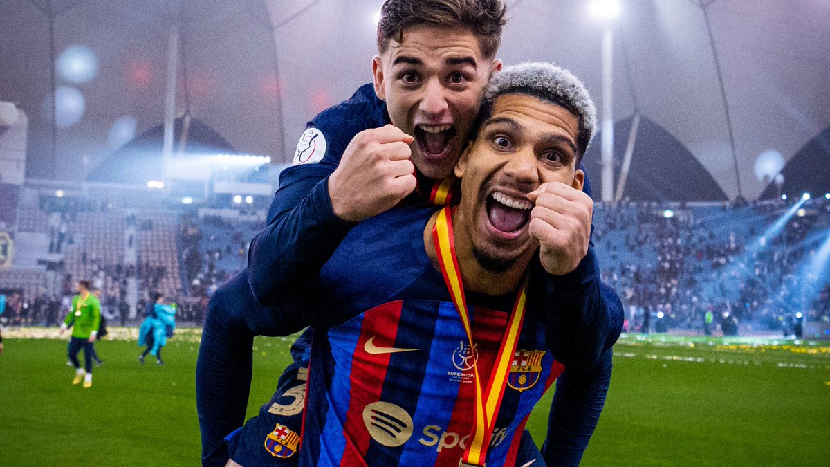 RonaldAraujo_4's tweet image. GLORIA A DIOS.
¡SUPERCAMPEONES DE ESPAÑA! 🏆 Orgulloso de este equipo. 💪 💙❤️ #ViscaElBarça #Supercopa #graciasJesus