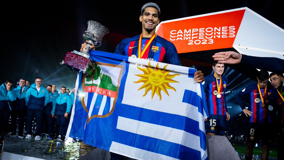 RonaldAraujo_4's tweet image. GLORIA A DIOS.
¡SUPERCAMPEONES DE ESPAÑA! 🏆 Orgulloso de este equipo. 💪 💙❤️ #ViscaElBarça #Supercopa #graciasJesus