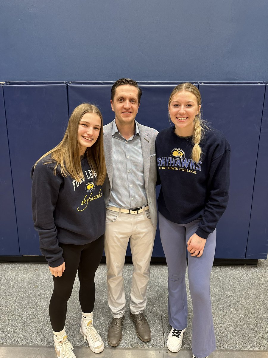 FortLewis_WBB's tweet photo. Future Skyhawks @NGuanella &amp; @_SarahChick 
supporting us last night!!!

Thanks for coming! 
💙💛🤍 https://t.co/PjMwmKUqGb
