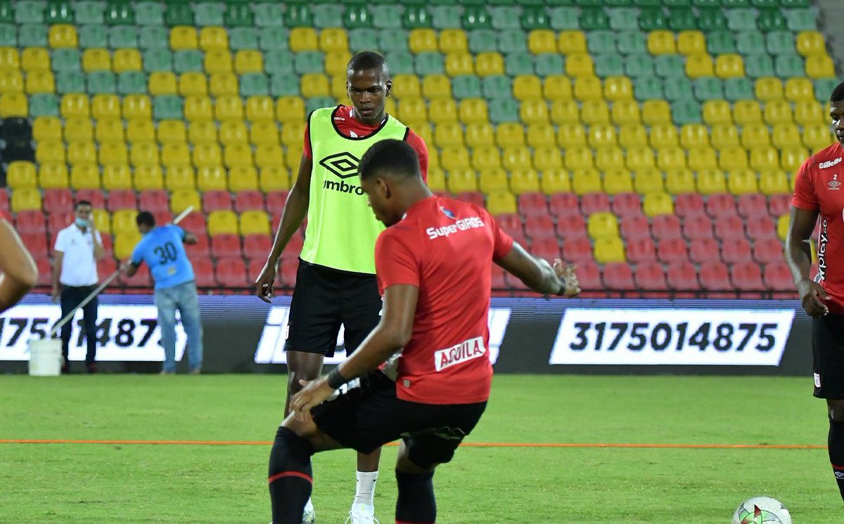 🗣️🇨🇴 | Salen calentar los equipos 🔥

A las 7:15 rodará el balón en el Alfonso Trafford para definir el campeón de Colombia.

#SomosMafiayor🇨🇴 | #FinalLigaMafiayor