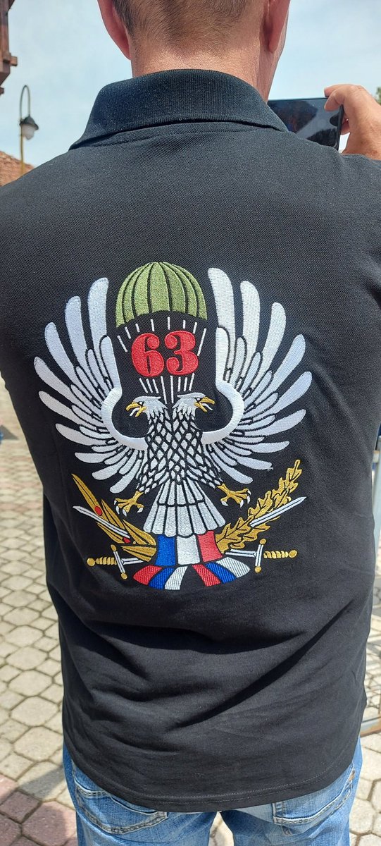 JelenaMKandic's tweet photo. @TruckDriverSrb cc @BoraKonj
Poklon za vas dvojicu i sve slušaoce u spejsu u ime svih porodica #63pdb🪂 & #72bSpO🪖.
#VidovdanskiSusreti krajem juna 2022.godine u #Guča.
#NemaNazad💪🏻🇷🇸✊🏻 https://t.co/IgLQrftMsD
