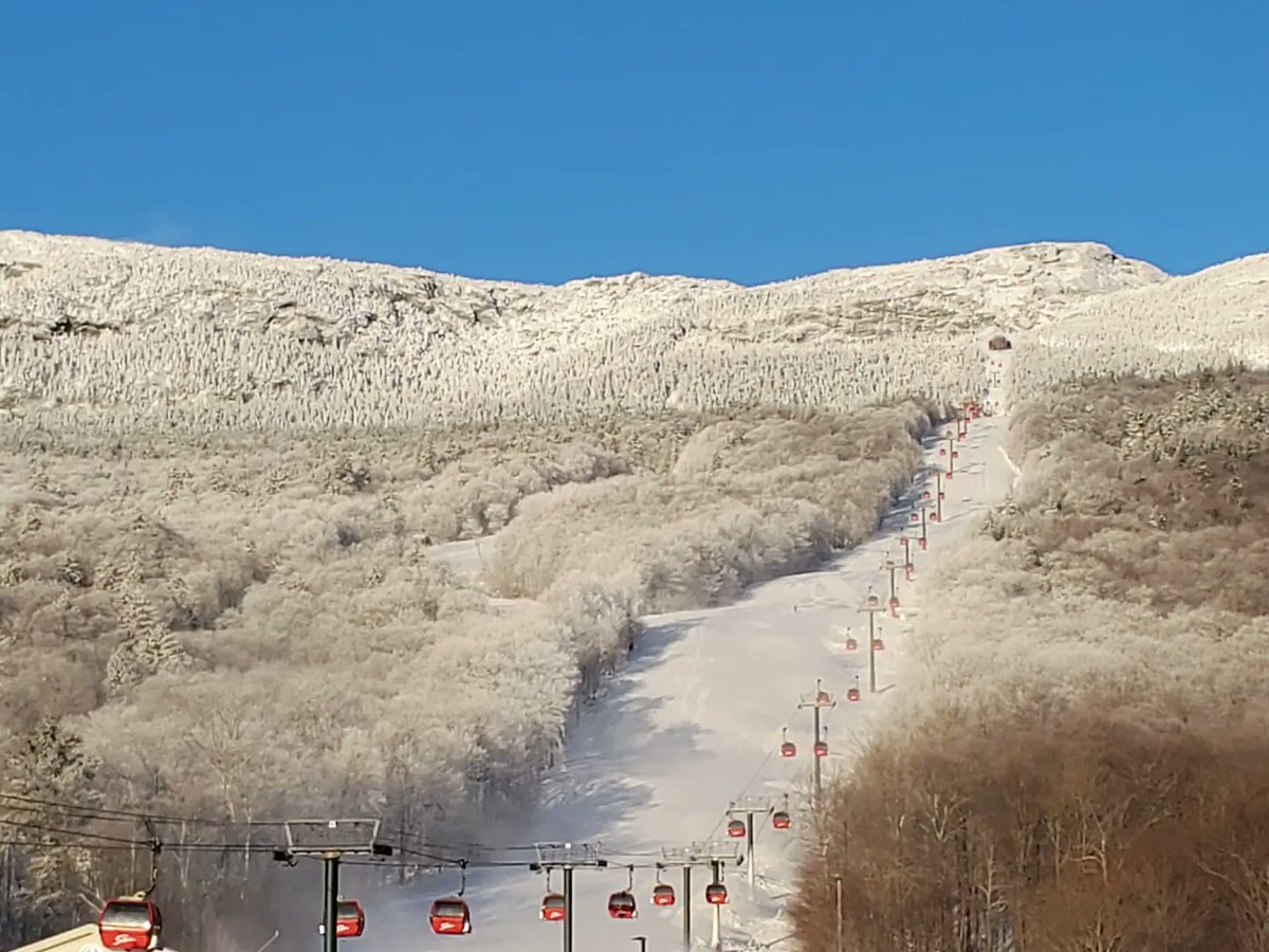 gostowe's tweet photo. Beautiful bluebird day today in Stowe. Looking (and feeling) more like winter, and snow's in the forecast! ❄️ #snowinstowe #winterinstowe #gostowe #stowevt #thisisvt #mtmansfield #skivt #ridevt #stowescenes https://t.co/Ej03ifRNt9