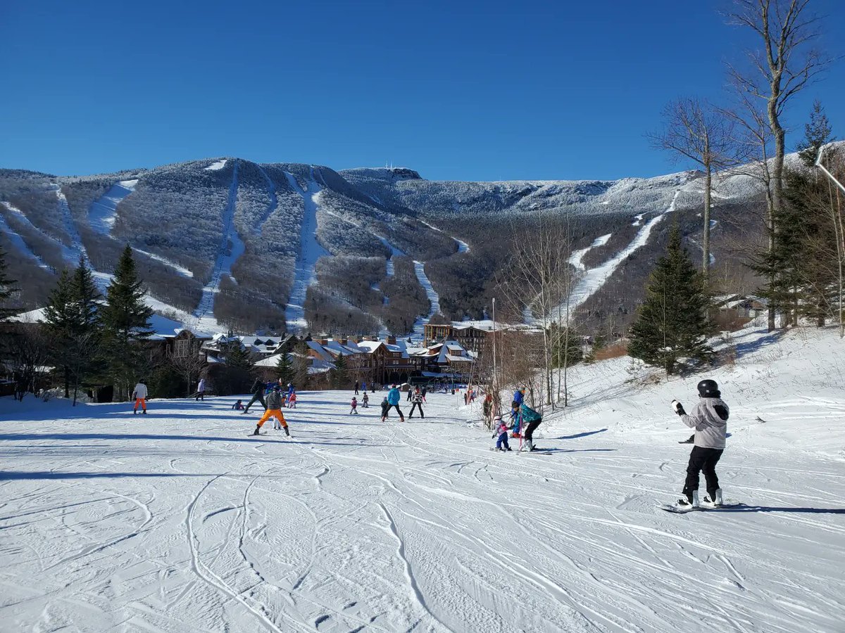 gostowe's tweet photo. Beautiful bluebird day today in Stowe. Looking (and feeling) more like winter, and snow's in the forecast! ❄️ #snowinstowe #winterinstowe #gostowe #stowevt #thisisvt #mtmansfield #skivt #ridevt #stowescenes https://t.co/Ej03ifRNt9