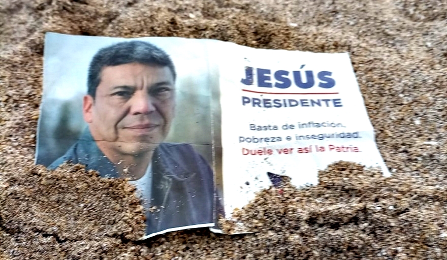infoblancosobre's tweet photo. Con perspectiva ecologista, los seguidores de @jesusescobarnqn estuvieron haciendo campaña en las playas de la costa atlántica - Info Blanco Sobre Negro https://t.co/EFUyhXPS84 #Elecciones2023 https://t.co/mBpdVL2Pdi