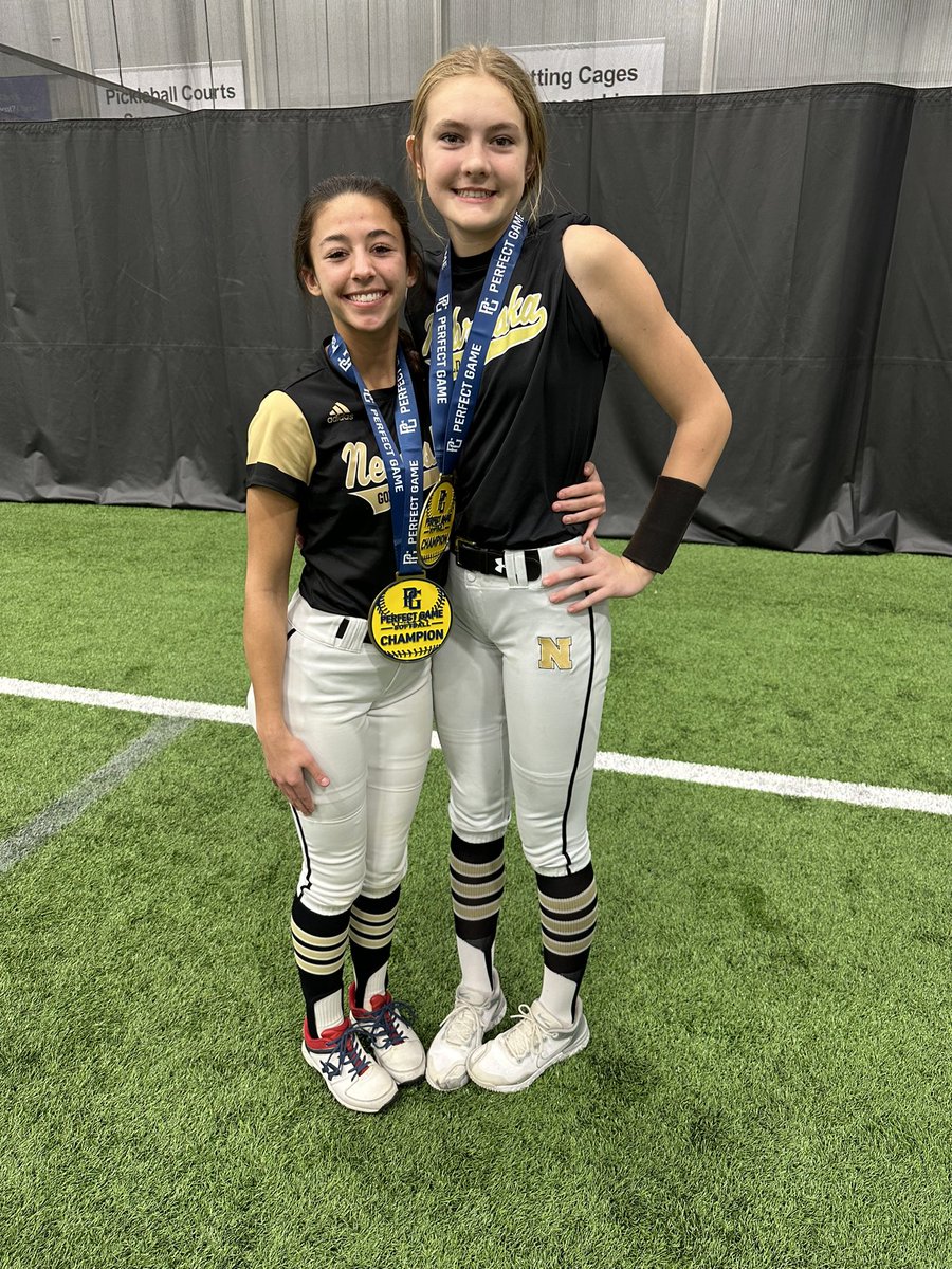 PiperLadwig's tweet photo. Fun weekend @PG_Softball Capital City Showdown. @08NEGold515 went 5-0 to bring home the (GIANT) bling! #broccolistrong #goldDNA https://t.co/KgEoivqF0p