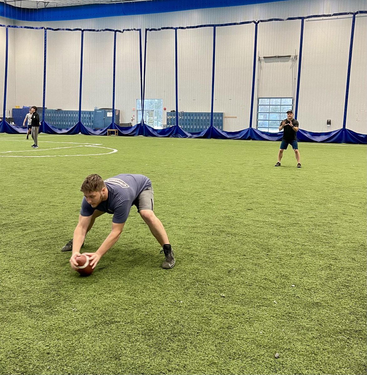 ttylerrobertson's tweet photo. Off season training - working on Long snapping today! ⁦@onhsfball⁩ @Otb_football1 https://t.co/bOpVDb04bE