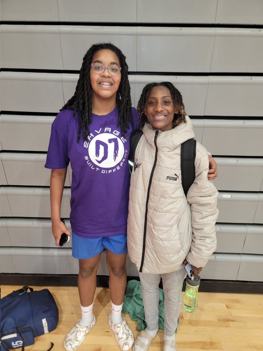 BrookBratt08's tweet photo. Go to get a good workout in with @1of1PrepWBB @Zaria_JG today. Thanks for the encouraging words. @WomenNets @CoachShauntay @ElliaBarajas #Blessed #Bloodline #LitLikeTwitt #WeAreNotRegular https://t.co/zmvzye06l9
