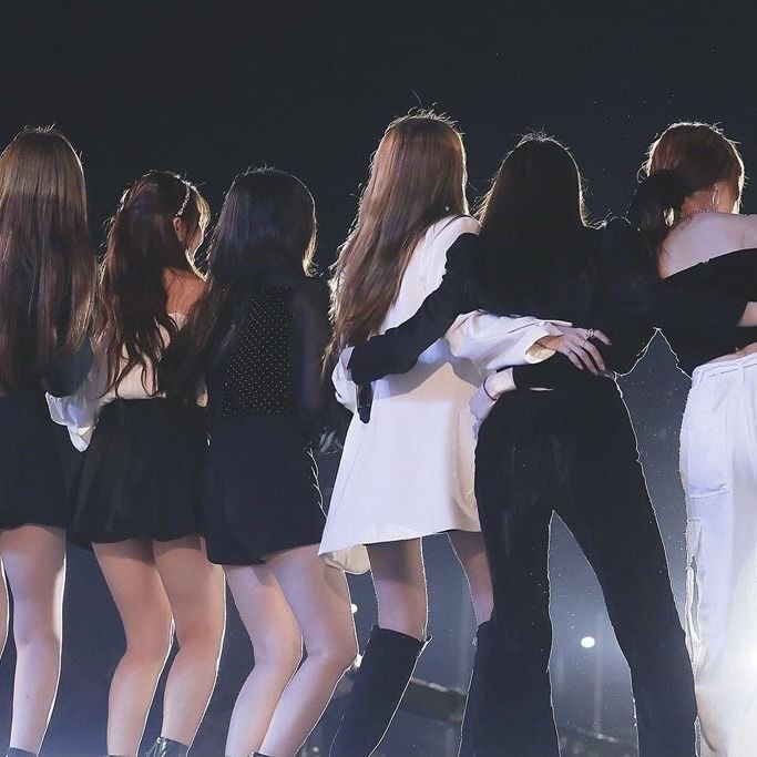 theirbuddy's tweet photo. "Even when we get lost, trapped in time, we will eventually meet."
You will forever be the one I reach out to. My escape from reality. GFRIEND.
#8년간_간직해온_유리구슬 
#8ternityOfGFRIEND https://t.co/Gq1hluwJ3b