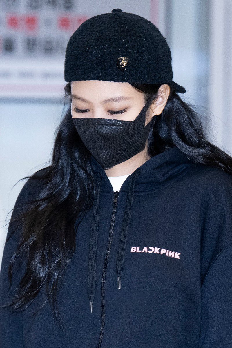 firejennie's tweet image. nini back in korea 🖤

JENNIE RUBY JANE DAY
#TheIconJENNIEDay
#오늘생일인_걔가_나야_제니