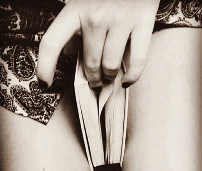EyanJ's tweet photo. I will NEVER forget how many of yall and WHO it was that had "sapiosexual. beautifully destroyed. my ancestors weren't free but these hands are" in your Tumblr bios with this as your header. https://t.co/mzxF5jQz3o