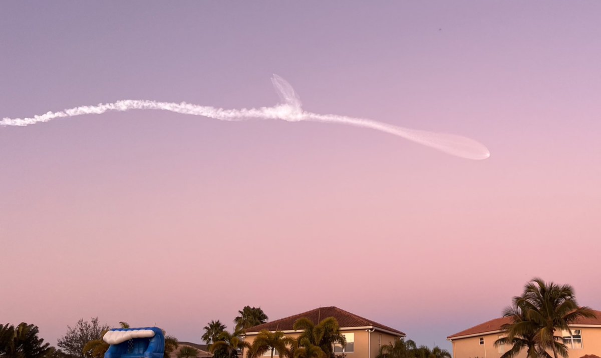 Sally VanDereedt (@scigalsal) on Twitter photo Nice view from the #TreasureCoast of the Falcon Heavy launch. 🚀 Boosters just starting to return to the cape. <a href="/NASAKennedy/">NASA's Kennedy Space Center</a> #USSF67 Nice view from the #TreasureCoast of the Falcon Heavy launch. 🚀 Boosters just starting to return to the cape. <a href="/NASAKennedy/">NASA's Kennedy Space Center</a> #USSF67