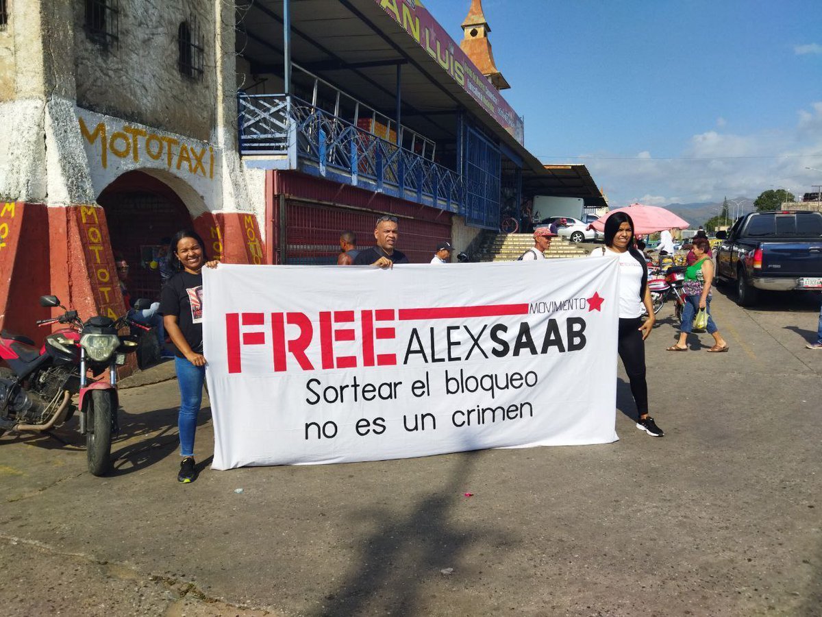 AngeTeComunica's tweet photo. 🚨 PARCANTASO 🚨

Movimiento #FreeAlexSaab Capitulo Carabobo realizó un pancartaso en las adyacencias del Mercado Mayorista, en protesta por el Secuestro del Diplomático Álex Saab.

@cartajuanero 
@CNNEE
#FreeAlexSaab https://t.co/ceTdKxWuEH