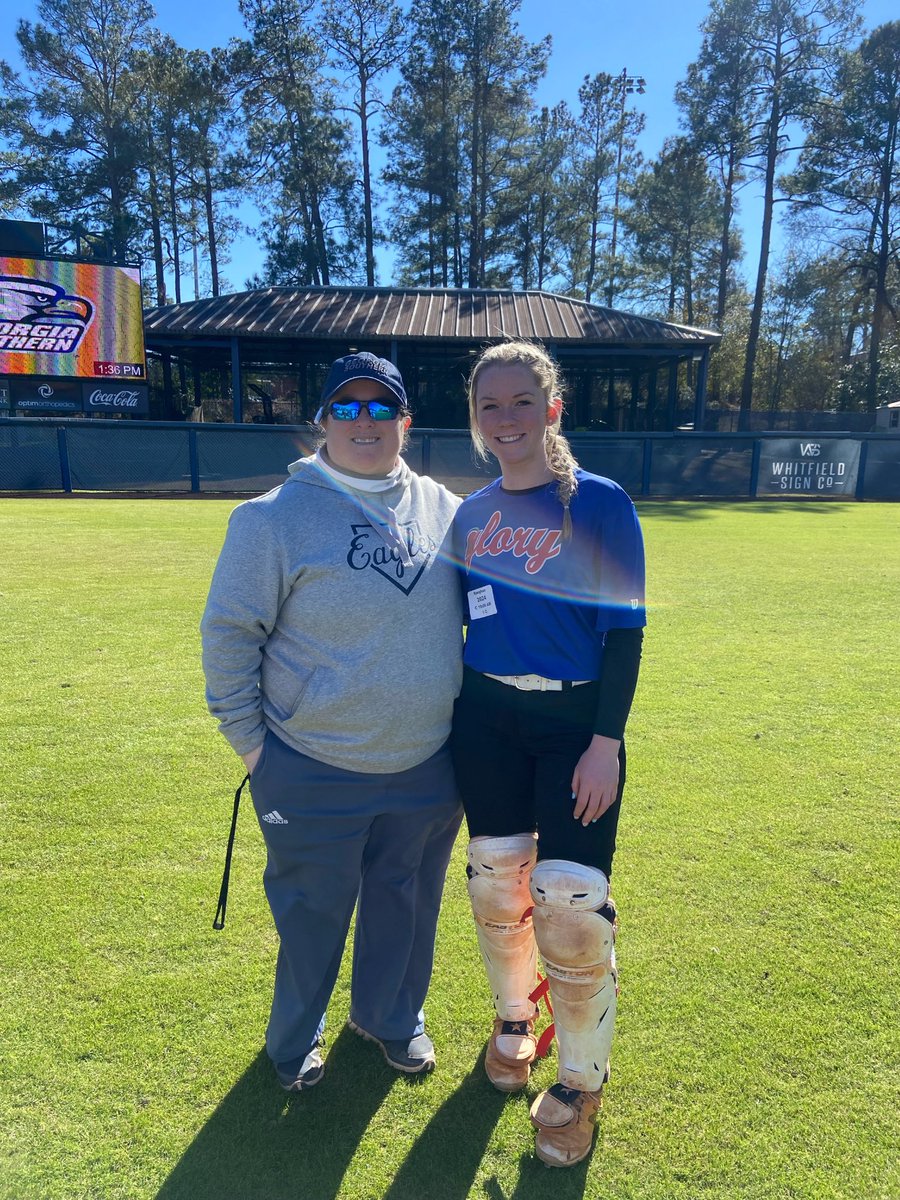 RaeThompson25's tweet photo. It was great to see @CoachPerkinsSB &amp; @heather_gelbard again! Thank you @GSAthletics_SB for putting on such an awesome camp, I really enjoyed it. Looking forward to seeing y’all next time! @ADKINSGOLD16U @SoftballJc @jcpantherath https://t.co/qTcM3vBU3d