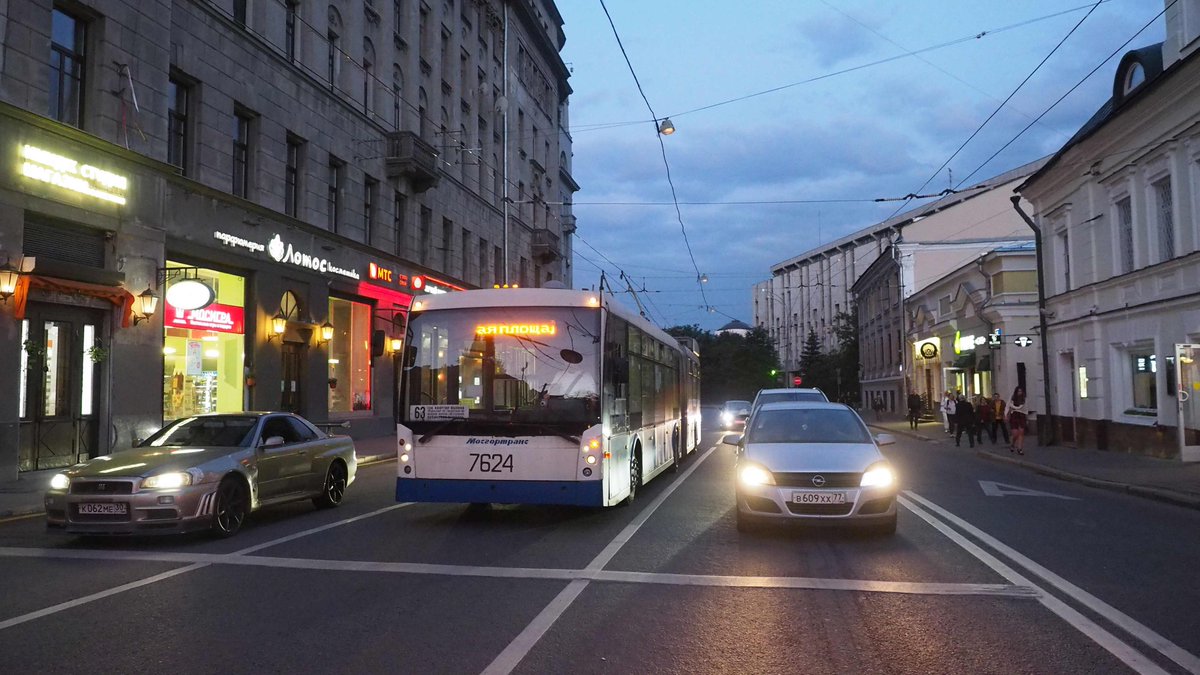 trolleway's tweet image. Ничего себе! Какая заметная разница в качестве распознавания номеров если в #openalpr подать сжатый jpg и оригинальный jpg с камеры!