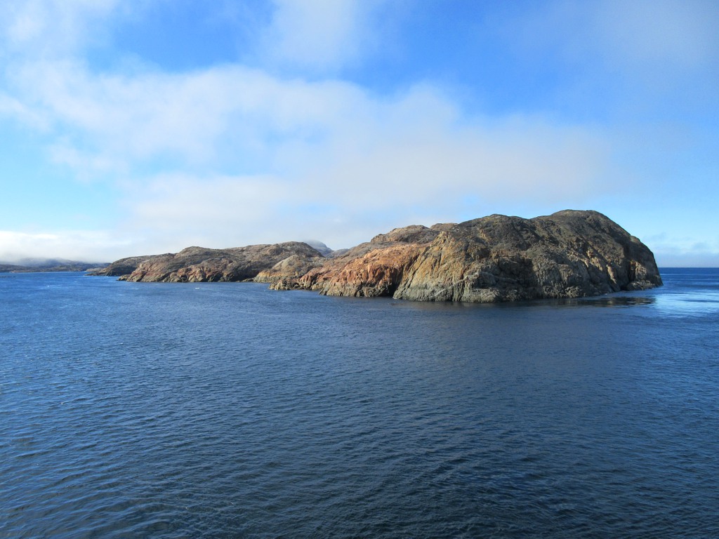 TravelStanley's tweet photo. The cold waters of the Davis Strait wash the Lower Savage Islands at the mouth of Frobisher Bay, Nunavut, Canada. #DavisStrait #LowerSavageIslands #FrobisherBay #Nunavut #Canada https://t.co/sVEfJGv55b