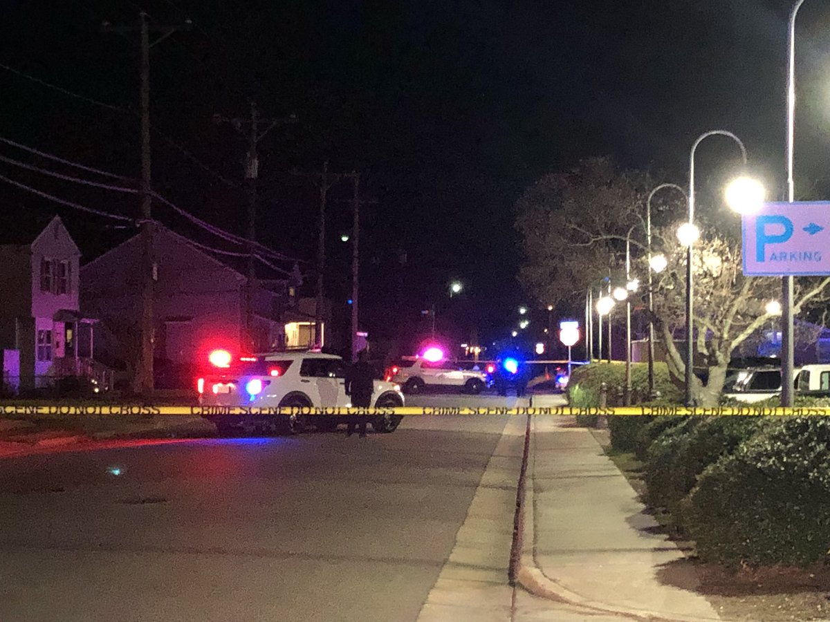 13AngeloVargas's tweet photo. This is near the Phoebus Library, Tennis Lane and S Hope St. this section blocked off now. https://t.co/W3qkxGsi90