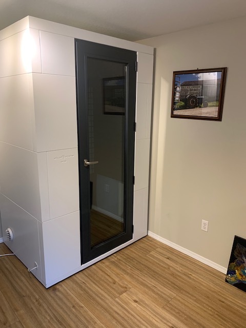 ZacNarrates's tweet photo. I purchased and set up a new booth this week! I found a used StudioBricks booth that was local and in great condition! I'm thrilled to have it! https://t.co/09Fgelypm1