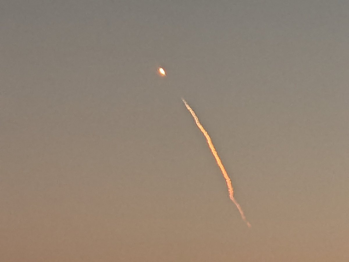 Great view of the Falcon Heavy launch from Gamble Rogers State Park in Flagler Beach.

#spacex #flaglerbeach #falconheavy #aliens