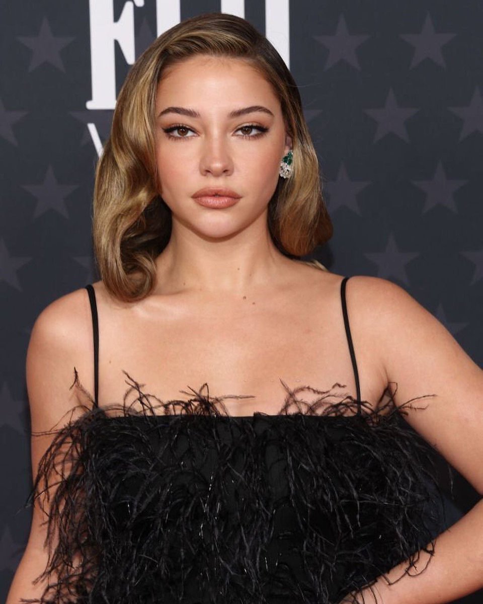 babyhcney's tweet image. she should've been alice in dwd