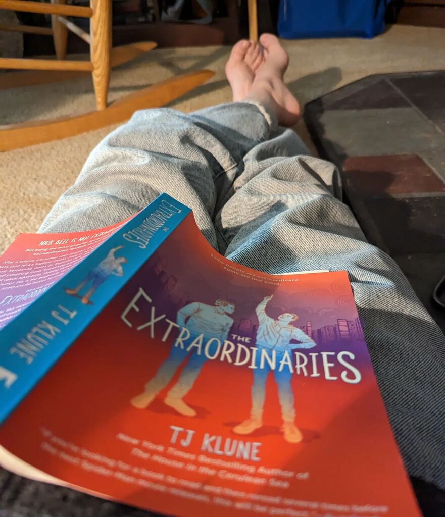 NHSSReads's tweet photo. Long weekend, Sunday night vibes. #NHSSReads https://t.co/CiF8y2NnOK https://t.co/CQ5xOOr2gv