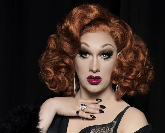 culture_debate's tweet photo. Our team at GPCD couldn't be prouder of @JinkxMonsoon as she makes #herstory today with her #Broadway debut in @ChicagoMusical! Celebrate this #icon by listening to our #BestSnatchGame episode here! https://t.co/PvawDdZyv8
#DragRace #RupaulsDragRace #ChicagoMusical #JinkxMonsoon https://t.co/b1ICa6X724
