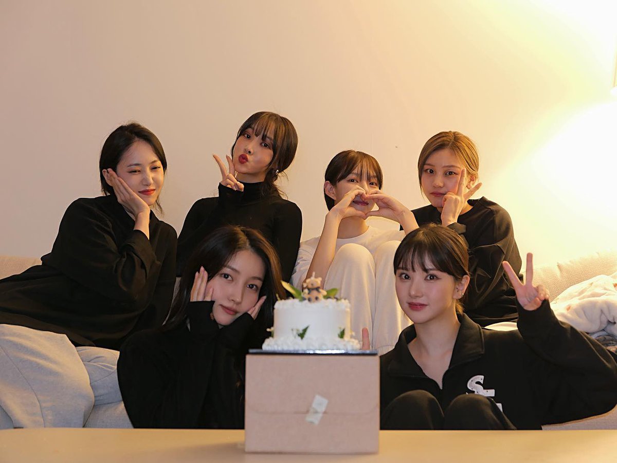 nana___gf's tweet photo. ヨジャチング………
これからもずっーと大好きだよー！！！
8周年おめでとう🫶🫶

#8년간_간직해온_유리구슬
#8ternityOfGFRIEND https://t.co/pV6mdbf2JM