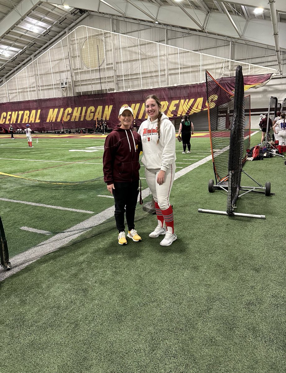 dcouture_2025's tweet photo. Thank you @McCallSalmon @BrittiniK24 and @saradriesenga10 for hosting an amazing team camp! I had a great time with our coaches and learned a lot more with our team! @T2Robeson @Kenzie_LongT2 https://t.co/3M3tyPCnuo