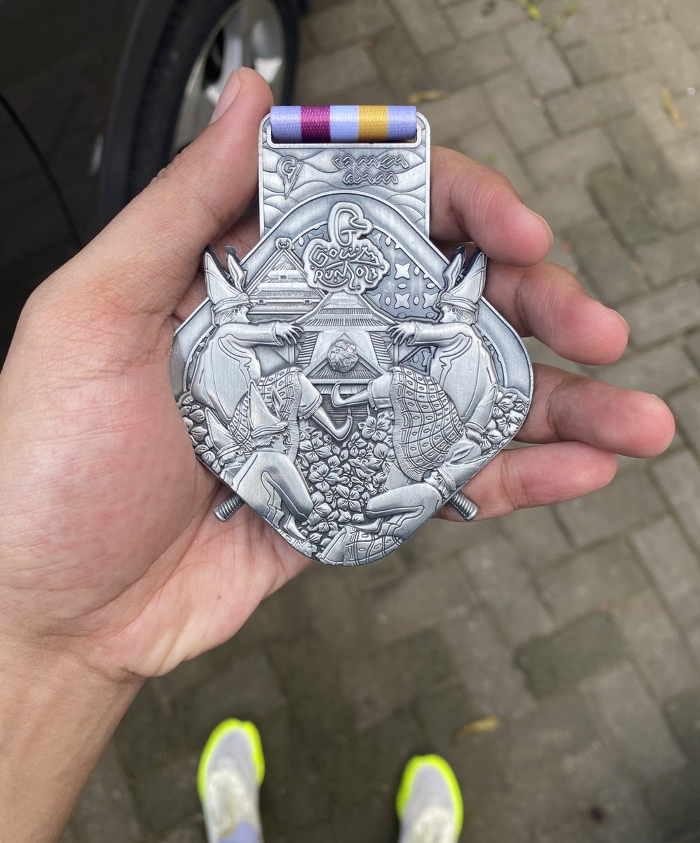 bryllyan's tweet photo. Hasil gowa run wiken kemaren, gagal dibawah 60 menit gals, race day berasa diksar mapala, rutenya dibalik dari tahun lalu, 3 kilometer terakhir banyak tanjakan, untung dengkul nda merosot ke betis. Seperti biasa detail medalinya selalu bagus. https://t.co/CuVRwsMeGX
