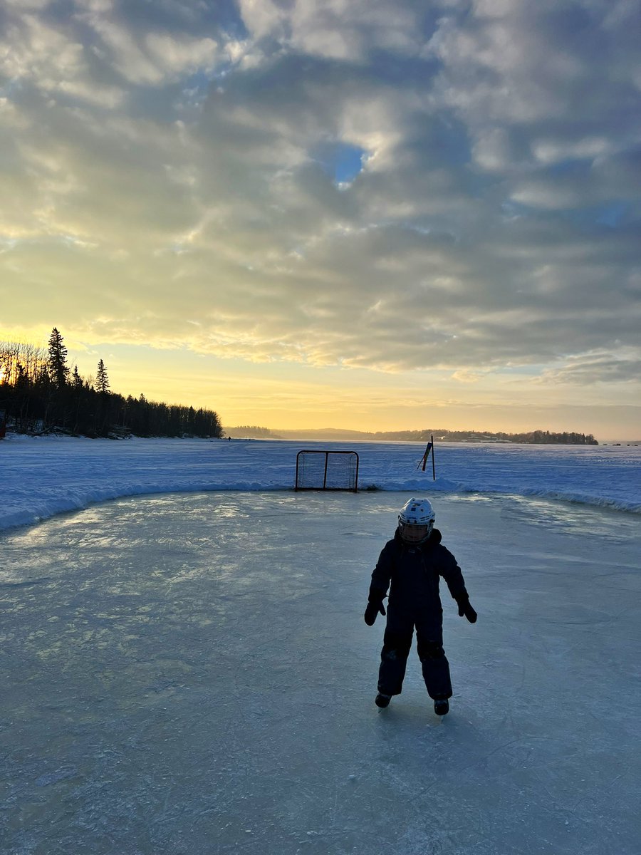 kinggillen's tweet photo. Tonightβs lake skate π
#lakeisle
#odr
@TheBackyardRink https://t.co/4jzn4e64WJ
