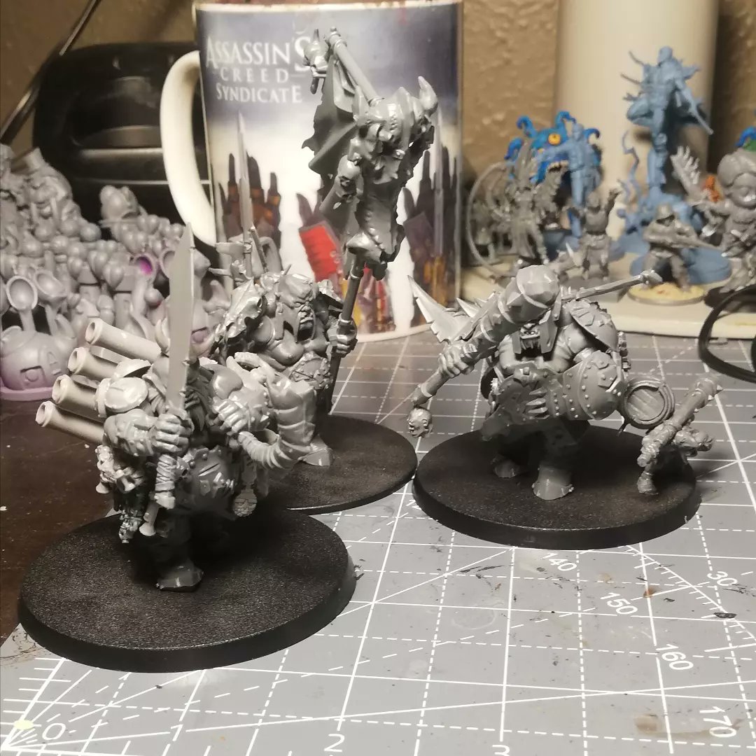 CaleyDollmont's tweet photo. Starting work on a Destruction army for Age of Sigmar Armies on Parade.  Made a kitbashed Maneater unit using lots of odd bits.  Full command like the real unit doesn't have 😄.
#WarhammerCommunity #ageofsigmar #miniatures #kitbash https://t.co/EBlmyR2gx5