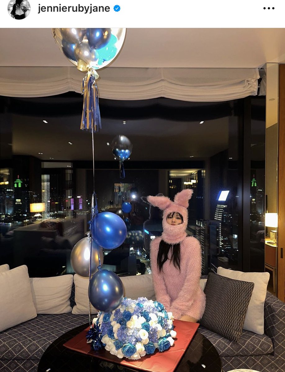 jenniekimcl's tweet image. The UGG brand wishes Jennie a happy birthday.💛

“Happy Birthday Queen 🥳🎂

JENNIE RUBY JANE DAY 
#TheIconJENNIEDay
#오늘생일인_걔가_나야_제니