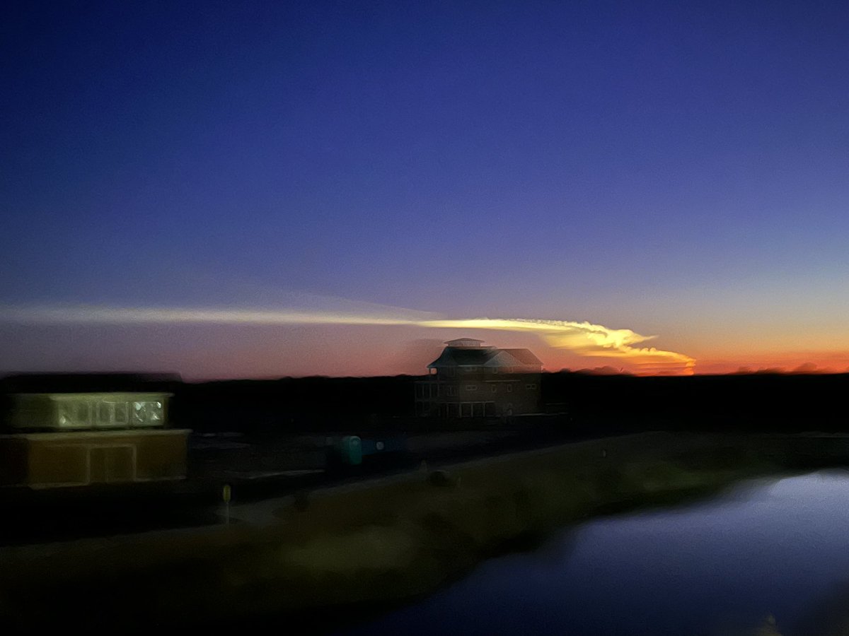 SaltyWaltHudson's tweet photo. SpaceX Falcon launch from our balcony #SpaceX #falconlaunch #spacexfalconheavy https://t.co/62VWBJ4dnv