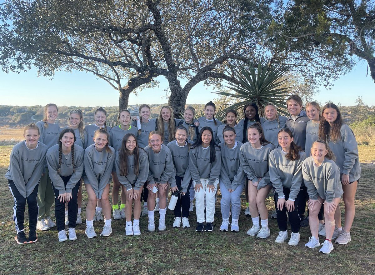 dobson_sierra's tweet photo. Had so much fun this week in Georgetown with my team! We had a great time competing and bonding!💛 Also so happy I got to spend the week with my twin and the best trainer around! @KleinOakGSoccer @BriskoeD https://t.co/PZ4aXmQtBz
