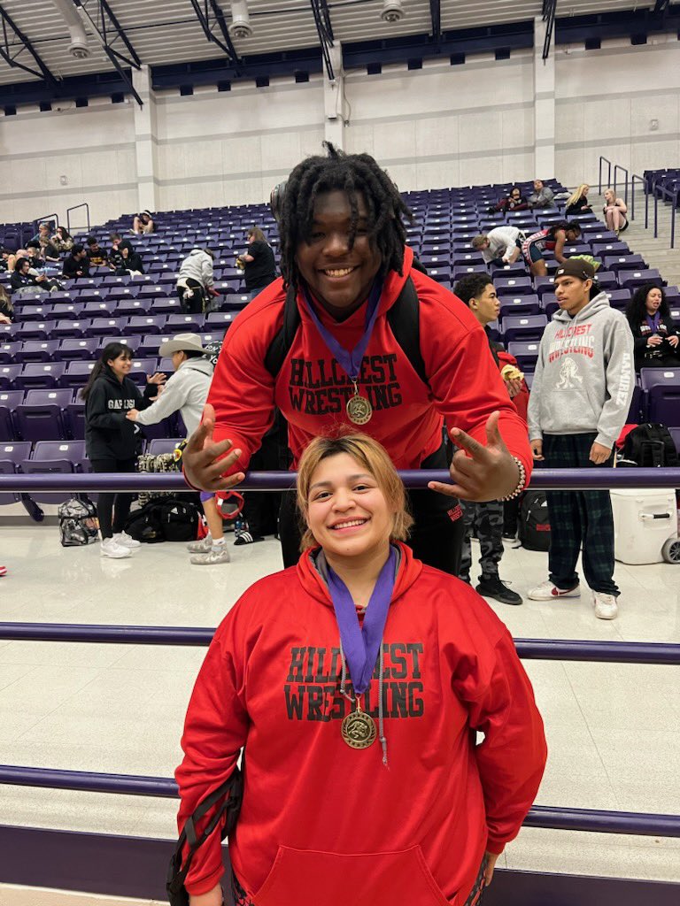 Hillcrest Boys Wrestling did well this weekend at the Anna Tournament placing 4th out of 13 teams. Here are their results:

Victor Ramirez 🥇 
Elijah Guzman 🥉 
Brandon Bernal 🥇 
Philip Bower 6th
Hector Quezada 🥉 
David Gormley 4th
Gil Garza 🥈 
Clarence Sanders 🥇