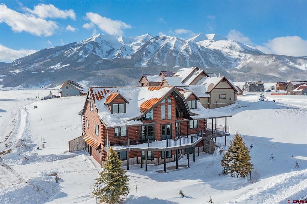 barndominium_us's tweet photo. Digging the mountain vibes. https://t.co/XnKljJq8jS