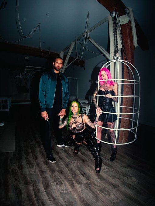 Watch Chantal Danielle's leaked NSFW photo on TwXstars