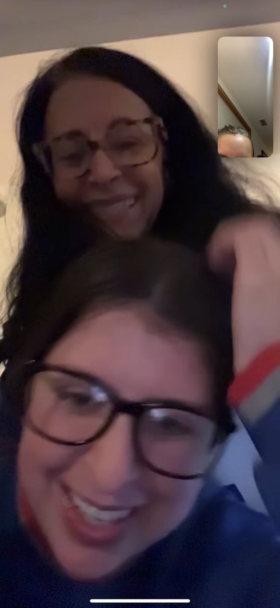 SEhrhardtKCCI's tweet photo. My best friend’s mom is from Jersey and a lifelong Giants fan, so I got this after the win.

She told me “I’m texting all my friends from back home and you better keep rootin’ for my Giants!” https://t.co/yTeEL1jmxN