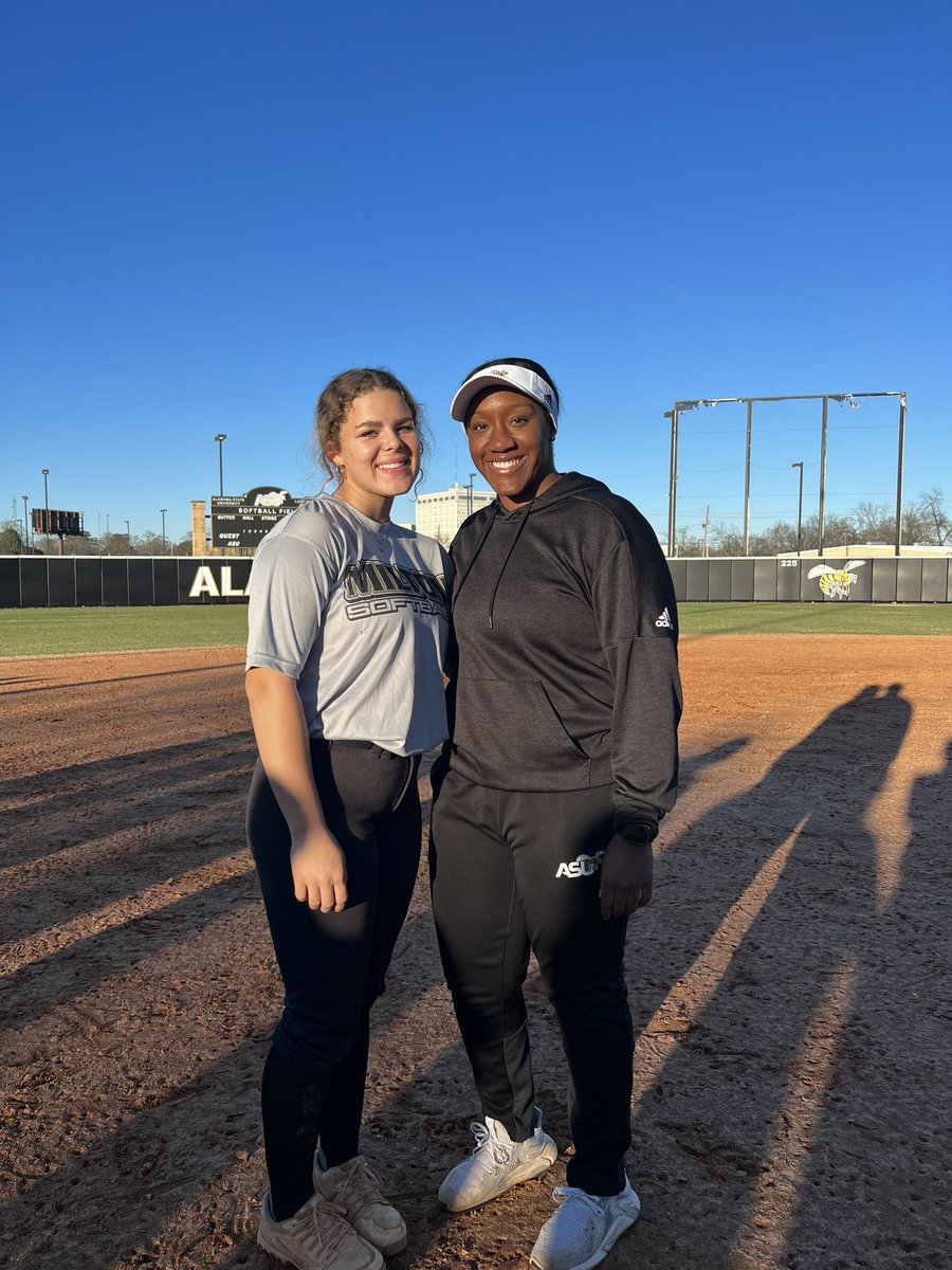 aanderson099's tweet photo. Thank you for hosting and allowing me to joy for camp! Amazing day! @BamaStateSB @ToddBradleyCamp @Coach_T_Bradley @coach_d_neely @SBCoachSav https://t.co/Wbdoub6BwZ