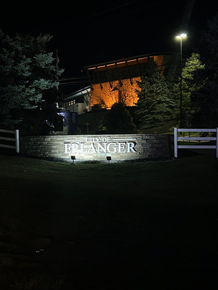 KdogQuinn's tweet photo. The City of Erlanger lights up the City Building in support of the @Bengals Super Bowl LVII run. WHO DEY! @NFL https://t.co/2DwB6Eo3Up